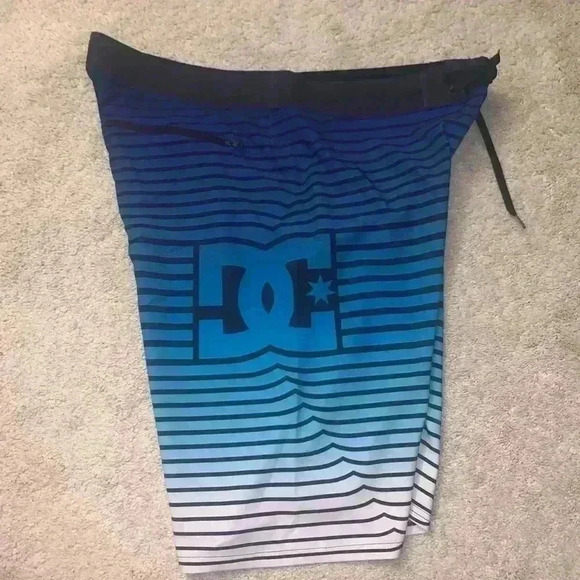 NWOT DC ombré board shorts 36 - Picture 6 of 6